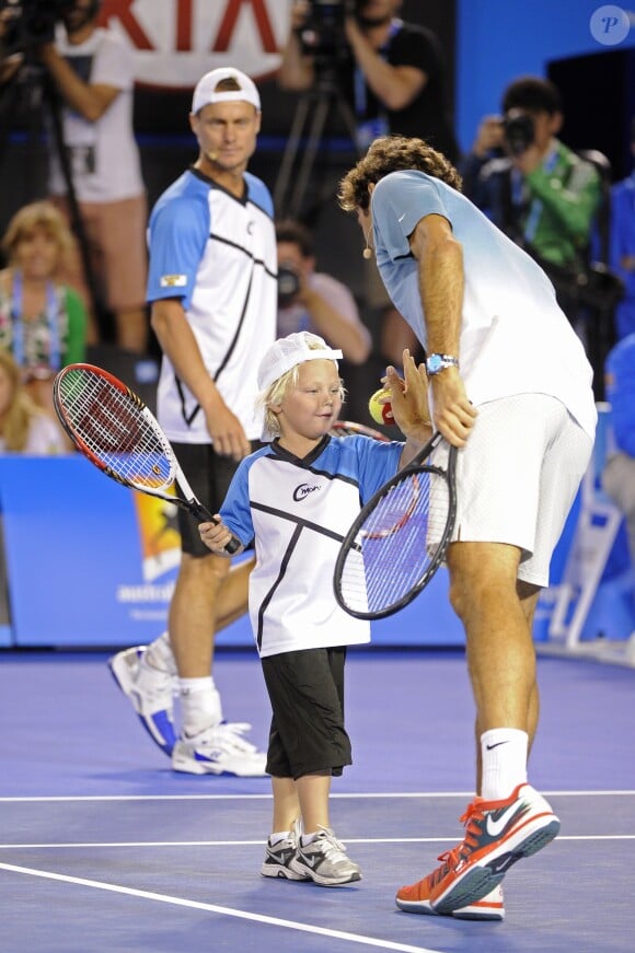 Roger Federer, Lleyton Hewitt et son fils Cruz lors du Kids' Day de l'Open d'Australie à Melbourne le 11 janvier 2014.