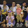 La famille de Lleyton Hewitt, sa femme Beck et leurs enfants lors du Kids' Day de l'Open d'Australie à Melbourne le 11 janvier 2014.