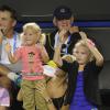 La famille de Lleyton Hewitt, sa femme Beck et leurs enfants lors du Kids' Day de l'Open d'Australie à Melbourne le 11 janvier 2014.