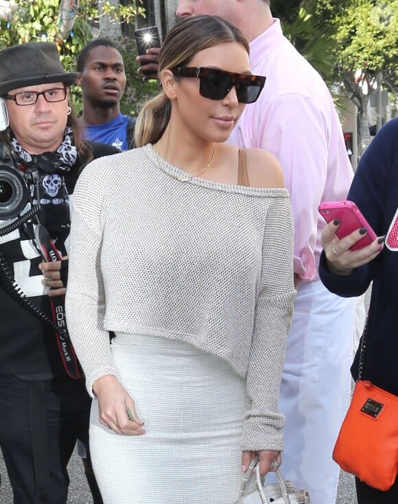 Kim Kardashian va déjeuner dans un restaurant à West Hollywood, le 11 janvier 2014.