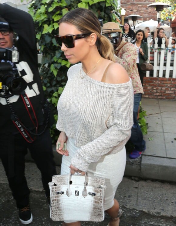 Kim Kardashian va déjeuner dans un restaurant à West Hollywood, le 11 janvier 2014.