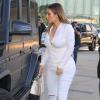 Kim Kardashian se promène à Century City, le 10 janvier 2013. Elle a également fait du shopping.