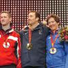 Paul-Henri De Le Rue et sa médaille de bronze aux côtés du champion olympique Seth Wescott et du médaillé d'argent Zidek Radoslav à Bardonecchia, lors des Jeux olympiques de Turin le 16 février 2006