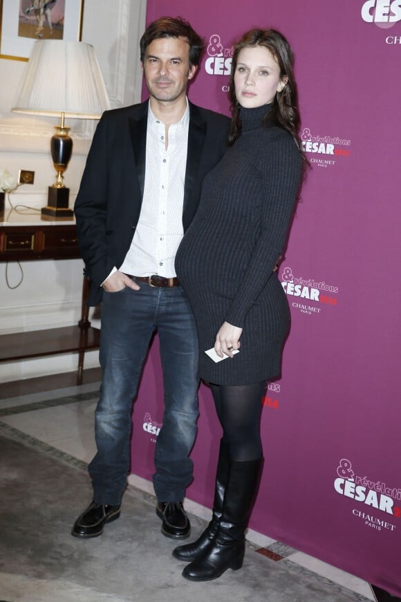 Le réalisateur François Ozon et son actrice Marine Vacth, enceinte, (Jeune et jolie) lors du dîner au Meurice pour les Révélations des César 2014, le 13 janvier 2014 à Paris