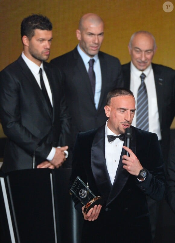 Franck Ribéry devant Zinédine Zidane lors de la cérémonie du Ballon d'Or au Palais des Congrès de Zurich, le 13 janvier 2014