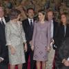 La princesse Letizia et la reine Sofia d'Espagne présidaient ensemble la remise des décorations 2012 dans l'Ordre civil de la solidarité sociale, au palais de la Zarzuela, à Madrid, le 14 janvier 2014