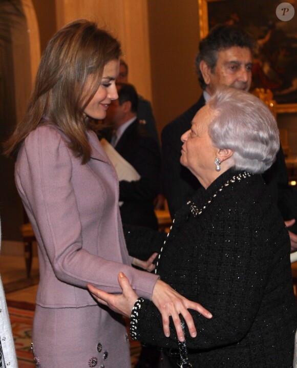 Letizia et Sofia d'Espagne présidaient la remise des décorations 2012 dans l'Ordre civil de la solidarité sociale, le 14 janvier 2014 au palais de la Zarzuela, à Madrid