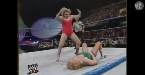 Mae Young dans ses oeuvres...