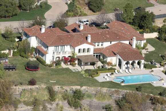 Vue aérienne de la maison de Justin Bieber à Calabasas. La police a annoncé ce mardi 14 janvier 2014 avoir trouvé de la cocaïne au domicile californien du chanteur Justin Bieber, alors qu'elle perquisitionnait les lieux dans le cadre d'une affaire de vandalisme présumé perpétré par le jeune artiste canadien.