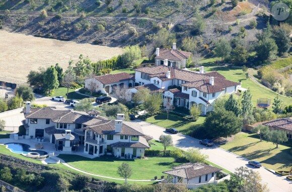 La police de Los Angeles a annoncé, mardi 14 janvier 2014, avoir trouvé de la cocaïne au domicile californien du chanteur Justin Bieber, alors qu'elle perquisitionnait les lieux dans le cadre d'une affaire de vandalisme présumé perpétré par le jeune artiste canadien.