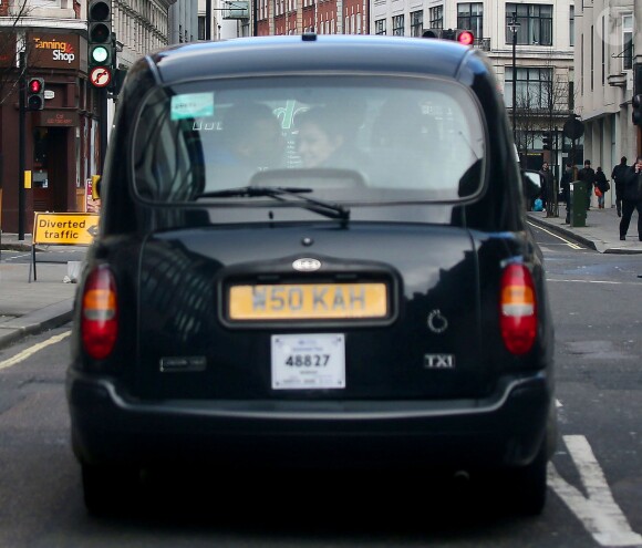 David McIntosh et Kelly Brook, en taxi à Londres. Le 13 janvier 2014.