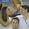 Camille Lacourt et son épouse Valérie Bègue, regards complices lors de la night session entre Vincent Millot et Andy Murray à l'Open d'Australie au Melbourne Park de Melbourne, le 16 janvier 2014