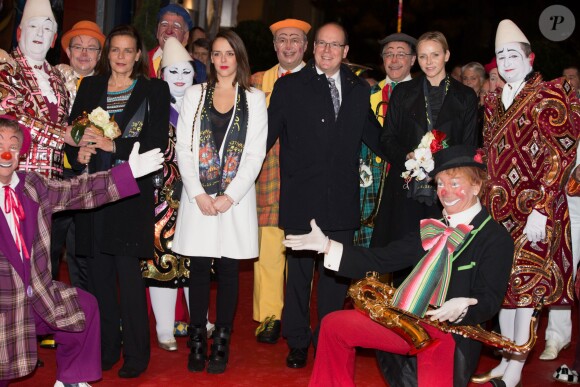 La princesse Stéphanie de Monaco, Pauline Ducruet, le prince Albert II et la princesse Charlene ont posé à leur arrivée au chapiteau Fontvieille, le 16 janvier 2014, pour l'inauguration du 38e Festival International du Cirque de Monte-Carlo.