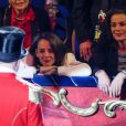  Pauline Ducruet et sa mère la princesse Stéphanie de Monaco captivées lors de la soirée d'ouverture du Festival International du Cirque de Monte-Carlo, le 16 janvier 2014 sous le chapiteau Fontvieille. 