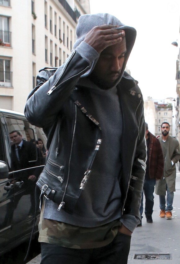 Exclusif - Kanye West en pleine séance shopping à Paris. Le 16 janvier 2014.