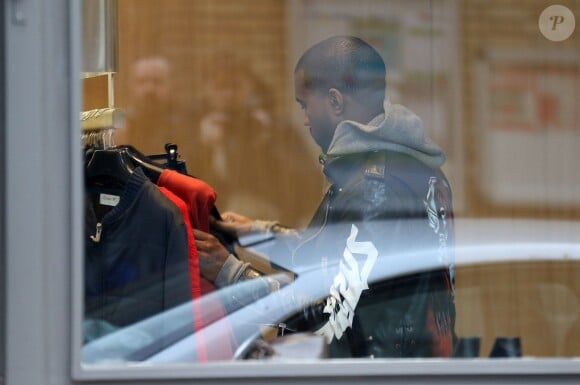 Exclusif - Kanye West fait du shopping dans une boutique A.P.C à Paris, le 16 janvier 2014.