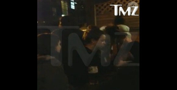 Shia LaBeouf donne un coup de boule à un inconnu dans un bar londonien, jeudi 16 janvier 2014.