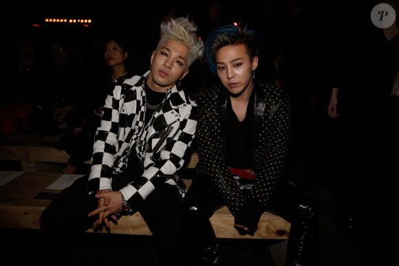 Taeyang et G-Dragon assistent au défilé Saint Laurent homme automne-hiver 2014-2015 à l'hôtel des Invalides. Paris, le 19 janvier 2014.