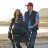 Exclusif - Jennifer Love Hewitt et son mari Brian Hallisay se promènent avec leur fille Autumn James à Santa Monica, le 16 janvier 2014.