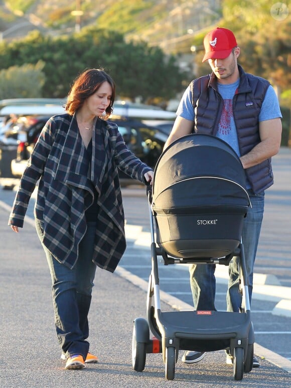 Exclusif - Jennifer Love Hewitt et son mari Brian Hallisay avec leur fille Autumn James à Santa Monica, le 16 janvier 2014.