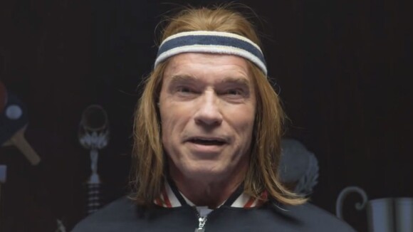 Arnold Schwarzenegger transformé en Björn Borg: Son ping-pong délirant et kitsch
