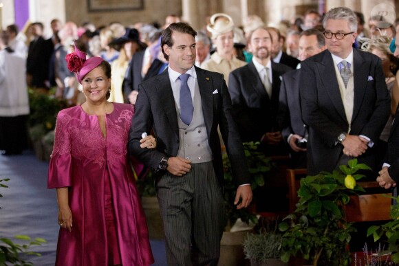 Laurent et Claire de Belgique au mariage du prince Felix de Luxembourg, arrivant au bras de sa mère la grande-duchesse Maria Teresa, le 21 septembre 2013
