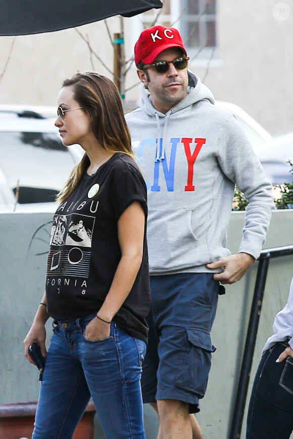 Olivia Wilde (enceinte) et Jason Sudeikis dans les rues de Los Angeles, le 18 janvier 2014.