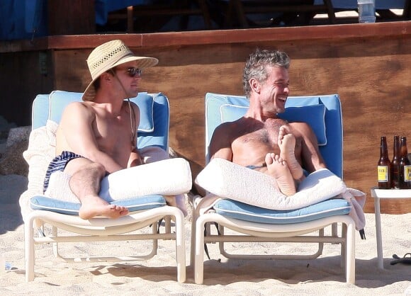 Matt Bomer et son boyfriend Simon Halls à Los Cabos pour les 50 ans de ce dernier le 18 janvier 2014.