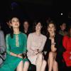 Olga Kurylenko, Paz Vega et Clotilde Courau assistent au premier rang au défilé Elie Saab Haute Couture printemps/été 2014 organisé à Paris le 22 janvier 2014