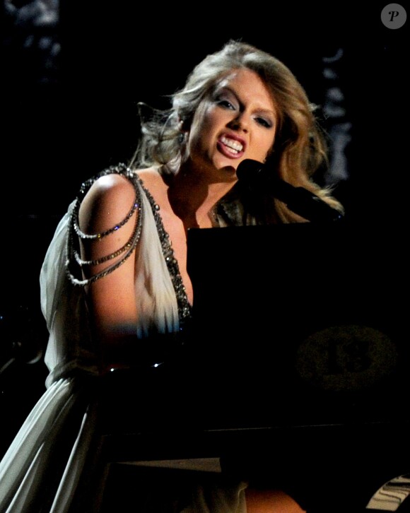 Taylor Swift sur la scène des Grammy Awards à Los Angeles, le 26 janvier 2014.
