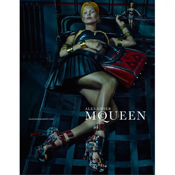 Kate Moss, visage de la campagne publicitaire printemps-été 2014 d'Alexander McQueen. Photo par Steven Klein.