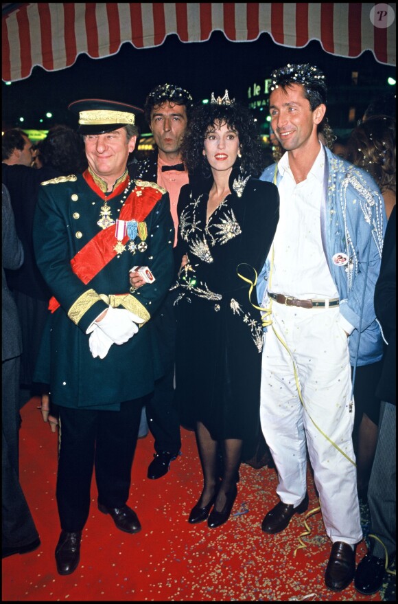 Michel Aumont, Anémone et Thierry Lhermitte lors de l'avant-première du film Le Mariage du siècle à Paris le 9 octobre 1985