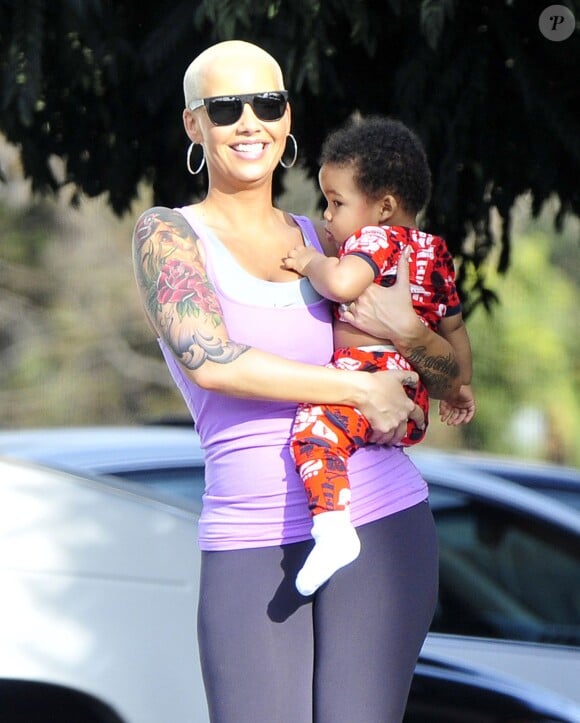 Amber Rose et son fils Sebastian à Los Angeles. Le 28 janvier 2014.