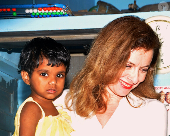 Valérie Trierweiler en visite dans un bidonville de Bombay, le 28 janvier 2014.