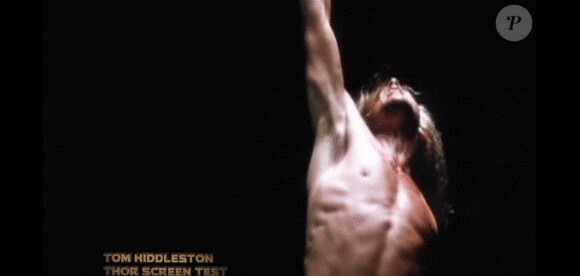 Tom Hiddleston fait parler les muscles pour des essais en Thor pour le casting du film.