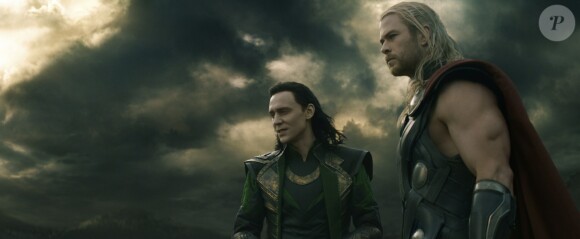 Les deux frères, Loki et Thor, réunis dans Le monde des ténèbres.