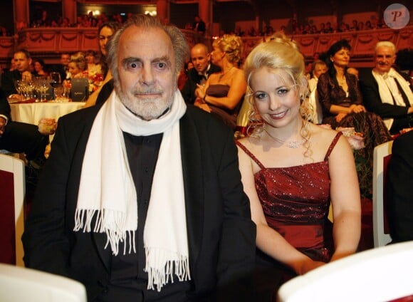 Maximilian Schell et sa bien-aimée Iva Milhanovic à l'opéra de Dresde le 15 janvier 2010