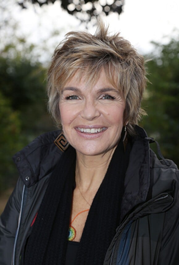 Exclusif - Véronique Jannot - Arrivées à l'enregistrement de l'émission "Vivement dimanche" à Paris le 6 novembre 2013.