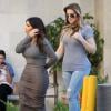 Kim et Khloé Kardashian quittent le Naimie's Beauty Center àn Valley Village, le 1er février 2014.