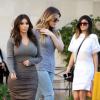 Kim, Khloé Kardashian et Kylie Jenner quittent le Naimie's Beauty Center à Valley Village, le 1er février 2014.