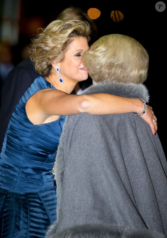 La reine Maxima salue sa belle-mère la princesse Beatrix. La princesse Beatrix des Pays-Bas recevait le 1er février 2014 au Ahoy de Rotterdam, en présence de son héritier le roi Willem-Alexander et de la reine Maxima ainsi que de l'ensemble de la famille royale, un vibrant hommage en marque de gratitude pour ses 33 ans de règne, de 1980 à son abdication le 30 avril 2013 au profit de son fils Willem-Alexander.