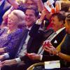 Le Premier ministre néerlandais Mark Rutte s'amuse bien entre la princesse Beatrix et le roi Willem-Alexander.La princesse Beatrix des Pays-Bas recevait le 1er février 2014 au Ahoy de Rotterdam, en présence de son héritier le roi Willem-Alexander et de la reine Maxima ainsi que de l'ensemble de la famille royale, un vibrant hommage en marque de gratitude pour ses 33 ans de règne, de 1980 à son abdication le 30 avril 2013 au profit de son fils Willem-Alexander.