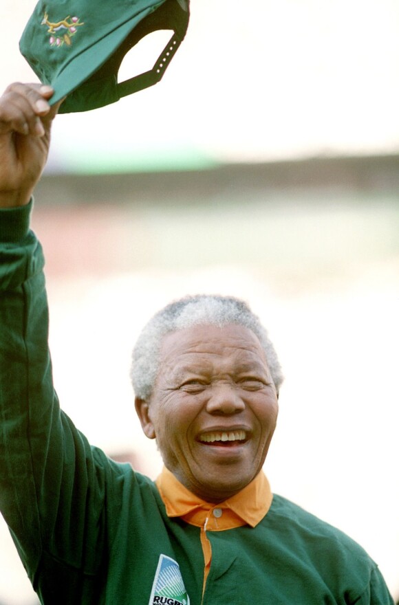 Nelson Mandela lors de la finale de la Coupe du monde de rugby entre l'Afrique du Sud et la Nouvelle-Zélande le 24 juin 1995
