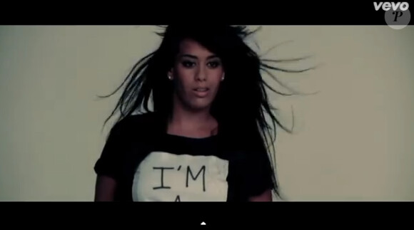 Amel Bent dans le making of du shooting pour son album Instinct