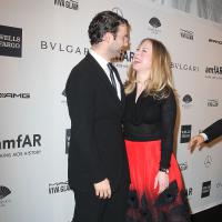 Chelsea Clinton brille au bras de son homme au gala l'amfAR