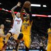 Paul George (à droite) face à Chris Anderson lors d'un match entre le Heat de Miami et les Pacers de l'Indiana, à l'AmericanAirlines Arena de Miami, le 3 juin 2013