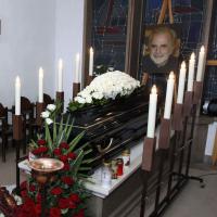 Obsèques de Maximilian Schell: Sa jeune veuve Iva Mihanovic et ses amis en deuil