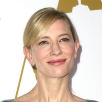 Cate Blanchett, endeuillée, brille devant l'étrange chapeau de Pharrell Williams