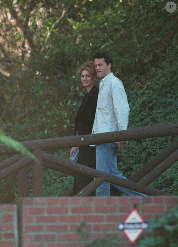 Julia Roberts et Matthew Perry à Los Angeles en 1996.