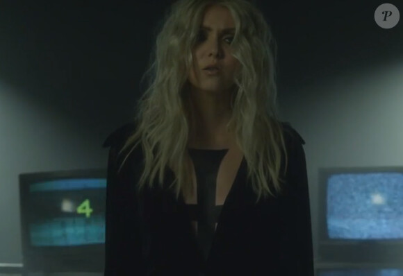 Taylor Momsen dans son nouveau clip "Heaven Knows", mis en ligne le 13 février 2014.
